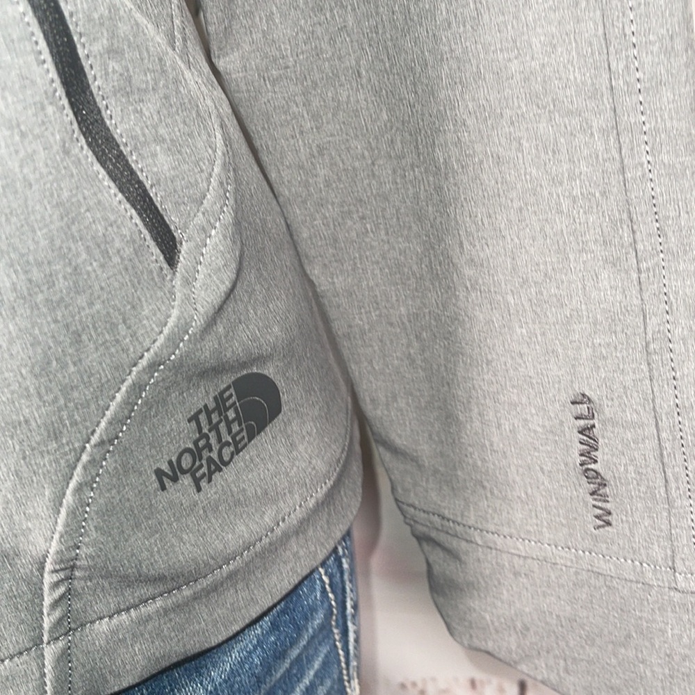 North Face Windwall Jacket. Size Medium - image 3